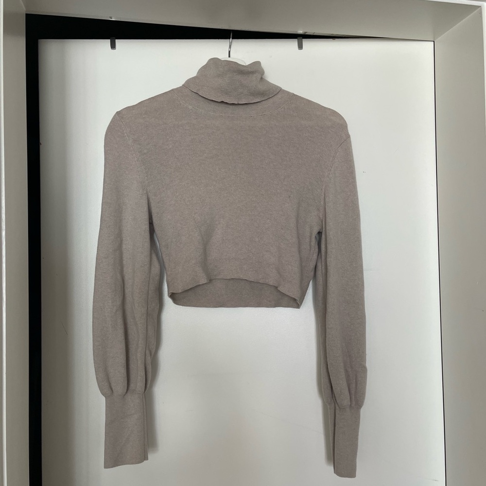 Light knit grey cropped sweater